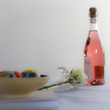 Ferienwohnungen-Neue-Tiefe-Wohnung-Kleiderbuegel Neue Tiefe Fehmarn Esterno foto