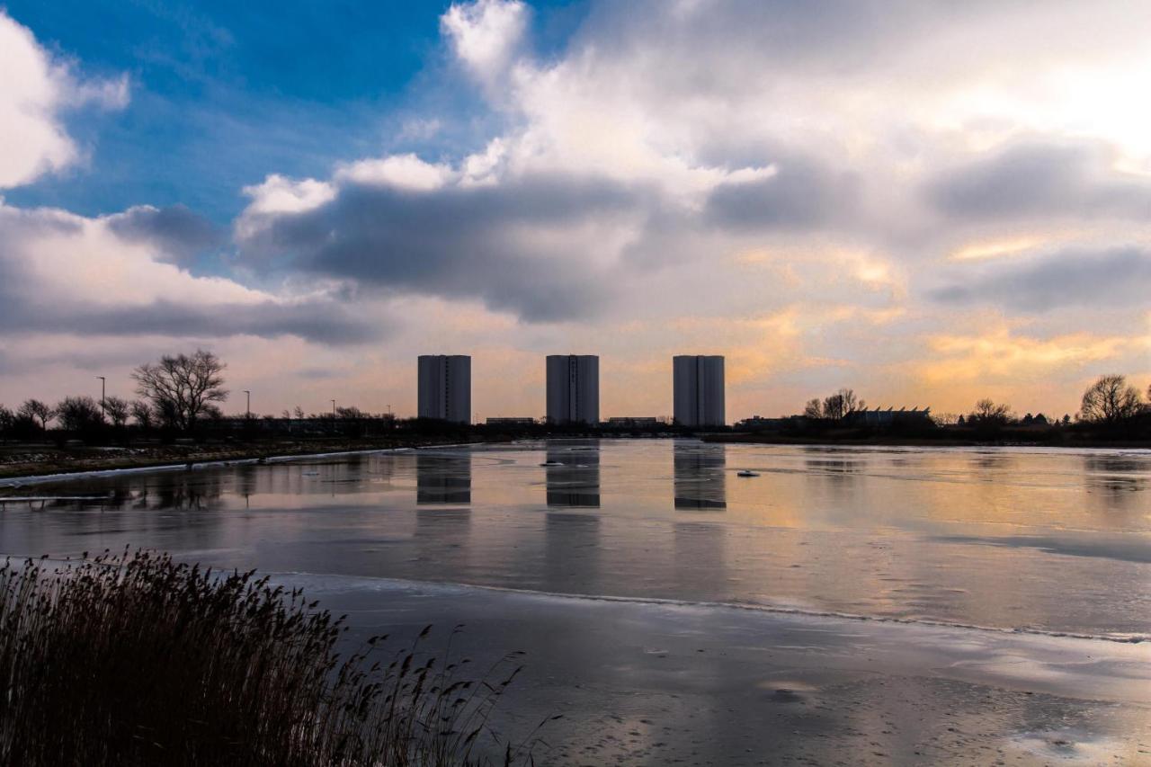 Ferienwohnungen-Neue-Tiefe-Wohnung-Kleiderbuegel Neue Tiefe Fehmarn Esterno foto