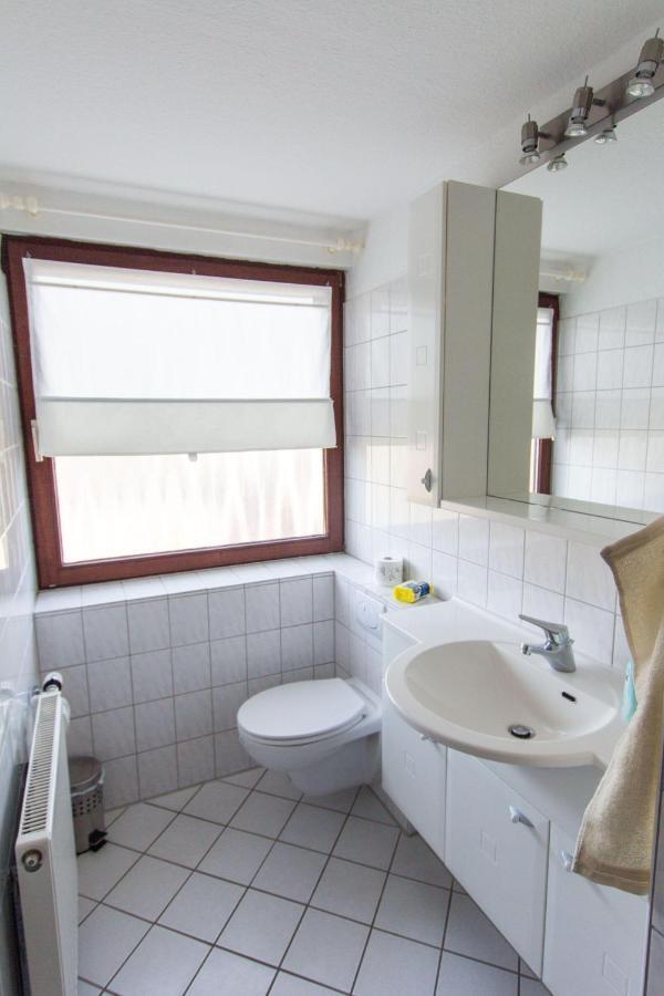 Ferienwohnungen-Neue-Tiefe-Wohnung-Kleiderbuegel Neue Tiefe Fehmarn Esterno foto